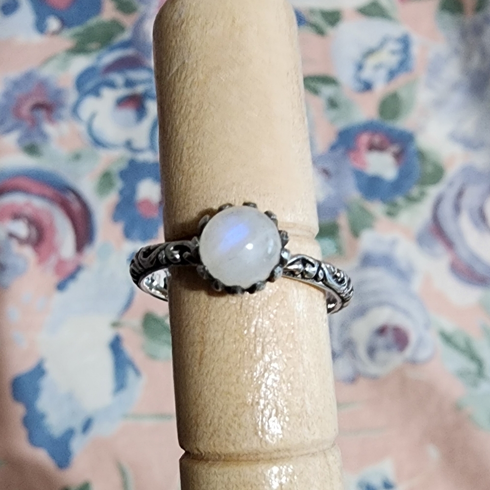 Rainbow Tiara Classic Natural Rainbow Moonstone Single Stone Ring 7.5 Silver 925